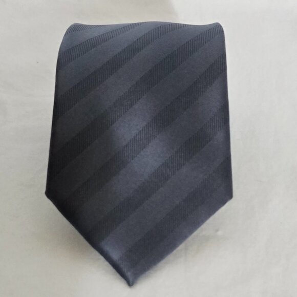 Donald J. Trump Signature Collection - Gray Gray Striped - 3 1/2" x 58 1/2" - Picture 2 of 6